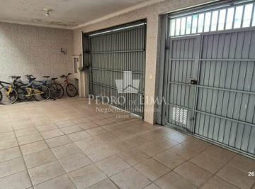Casa · 204m² · 4 Quartos · 5 Vagas · Sobrado em área nobre do Tatuapé, com 4 quartos, academia, escritório e 5 vagas de garagem.