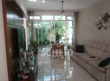 Casa · 180m² · 3 Quartos · 2 Vagas · Casa no Brooklin, 180m2 com 3 dormitóorios, 2 salas, cozinha com armários, quintal e 2 vagas.