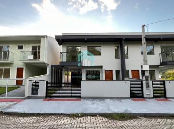Casa · 100m² · 3 Quartos · 2 Vagas · Sobrado à venda em Forquilhas, São José: 3 quartos, 100m²