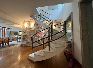 Casa · 670m² · 4 Quartos · 3 Vagas · Casa à venda no Humaitá: 670m², 4 quartos, 2 suítes, 3 vagas