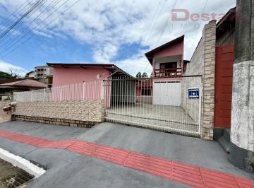 Casa · 195m² · 3 Quartos · 4 Vagas · Casa no bairro Fundos  -  Biguaçu