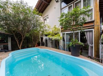 Casa · 326m² · 4 Quartos · 4 Vagas · Ótima localização.
