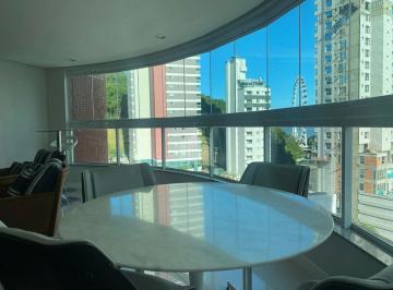 1744051764098-17449112492035.jpg · Apartamento mobiliado com 3 suítes e 2 vagas de garagem na Barra Norte