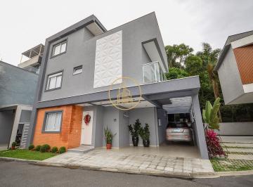 Casa · 215m² · 3 Quartos · 2 Vagas · Sobrado em Condomínio com 3 quartos sendo 2 suítes