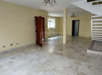 Casa · 330m² · 3 Quartos · 2 Vagas · Casa Sobrado Isolada, no Gonzaga, com 3 dormitórios, 2 vagas, quintal, churrasqueira.