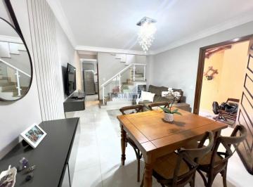 Casa · 128m² · 3 Quartos · 2 Vagas · Sobrado com 3 quartos, 1 lavabo, 1 banheiro, 2 vagas de garagem no bairro Vila Mirim.
