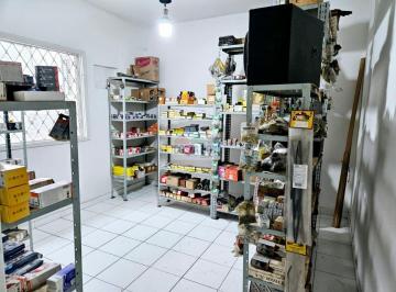 Comercial · 182m² · 4 Vagas · Loja comercial a venda. São 182 m², 3 salas, 2 banheiros, área externa coberta