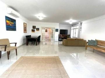 Casa · 229m² · 4 Quartos · 2 Vagas · Casa Sobreposta de 229 m² com 4 quartos, 2 suite, 1 escritório, 2 vagas e 2 quadras da Praia