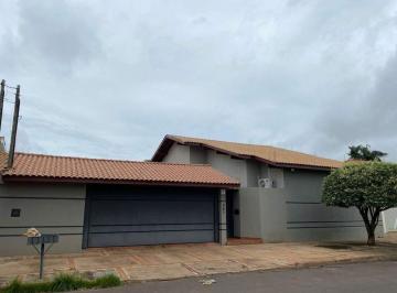 Casa · 312m² · 5 Quartos · Oportunidade Excepcional: Ampla Residência com Edícula no Colinos