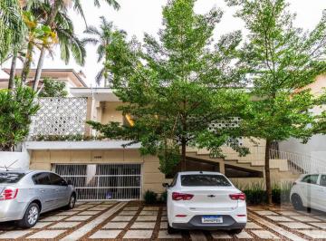 Comercial · 350m² · 8 Vagas · Casa Comercial no bairro Pacaembu, com 5 salas, 3 banheiros e 4 vagas cobertas.
