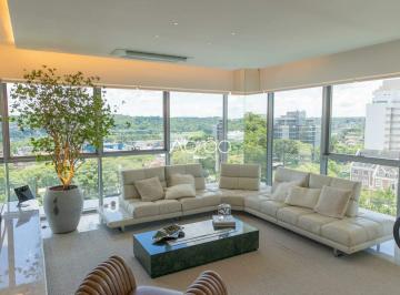 Apartamento · 246m² · 3 Quartos · 3 Vagas · Apartamento de alto padrão mobiliado e decorado com 3 quartos (suítes) e vista para o Parque Barigui