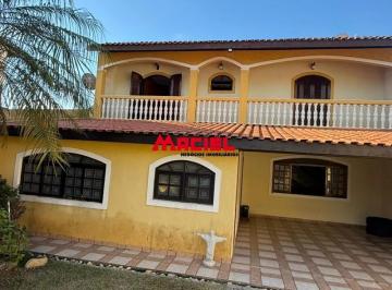 Casa · 130m² · 2 Quartos · 5 Vagas · Lindo sobrado no Residencial União com 2 quartos, 1 varanda ampla, cozinha planejada
