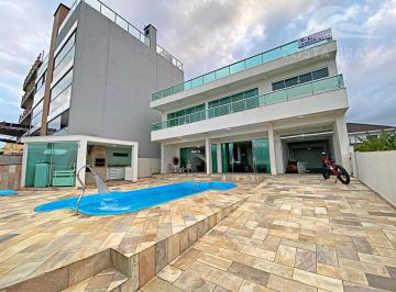 Casa · 432m² · 4 Quartos · Casa triplex frente mar e com piscina, no balneário Caravelas