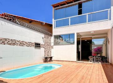 Casa · 140m² · 3 Quartos · 2 Vagas · Duplex com piscina e terraço.