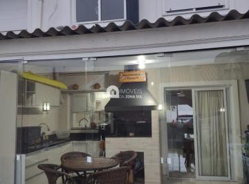 Casa · 200m² · 3 Quartos · 2 Vagas · Ótimo sobrado em Condomínio Fechado na Hípica