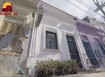 Casa · 116m² · 2 Quartos · Excelente casa de 116m² com 2 dormitórios no bairro Cidade Baixa.