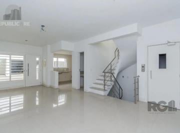 Casa · 251m² · 3 Quartos · 3 Vagas · Excelente casa em condomínio de 251m² com 3 suítes e elevador!