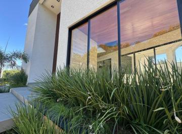 ezgpj802odqxmdbhowm4owy1_md · Casa Espaçosa com 4 Suítes e Piscina Privativa no Cyrela Landscape Esplanada