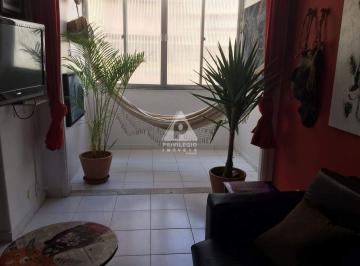 Apartamento · 72m² · 2 Quartos · Apartamento de 2 Quartos na Quadra da Praia em Copacabana