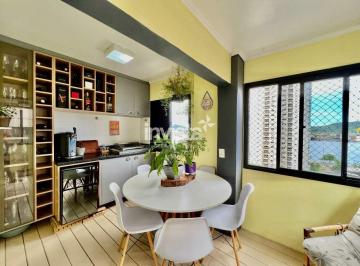 Apartamento · 103m² · 2 Quartos · 1 Vaga · Apartamento reformado na Ponta da Praia, 2 dormitórios!