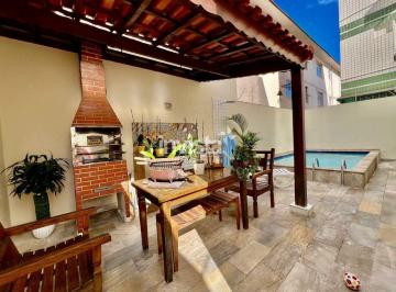 Casa · 135m² · 3 Quartos · 2 Vagas · Sobreposta térrea, de 3 suítes, no Embaré!