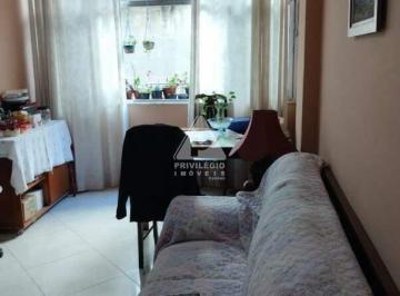 Apartamento · 91m² · 3 Quartos · Maravilhoso apartamento de três quartos com dependência do lado do metrô!