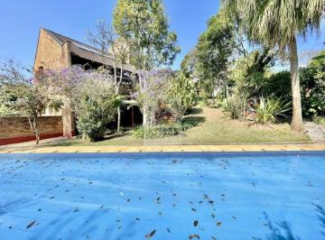Casa · 450m² · 3 Quartos · Oportunidade Incrível: Encantadora Casa Estilo Campo com Vista Privilegiada.
