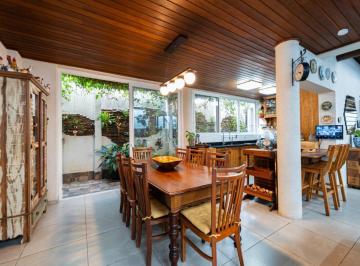 IMG_20260611_185114_000.jpeg · Confortável casa para venda em Planalto Paulista com 4 quartos, sendo 4 suítes, 326m² - remaxares#UH