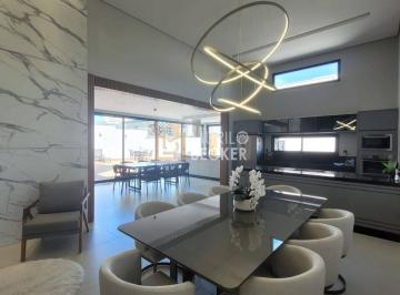 Casa · 300m² · 4 Quartos · 6 Vagas · Casa em condomínio à venda com 4 suítes no Bairro Urbanova