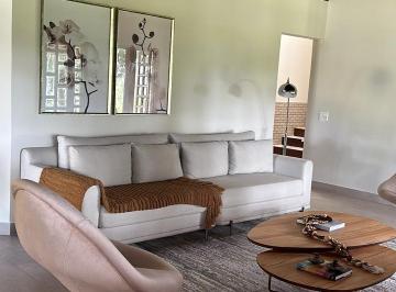 Sala de estar · Casa 4 qts, Mobiliada, C/ Quadra Esportiva e Área Verde