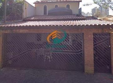 Casa · 238m² · 3 Quartos · 3 Vagas · Sobrado em Rua em Jardim Santa Francisca - Guarulhos, SP