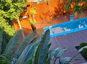 Casa · 224m² · 3 Quartos · 2 Vagas · Casa para Alugar com 3 dormitório, 1 suíte com Piscina na Pedra Branca, Palhoça/SC