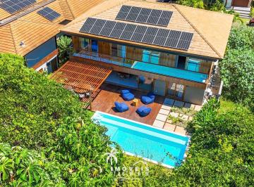 Casa · 585m² · 8 Quartos · 2 Vagas · Casa à Venda 8 Suítes Praia do Forte Condomínio com Acesso à Praia