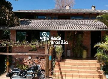 Casa · 250m² · 1 Quarto · Imóvel Pitoresco em Arniqueira