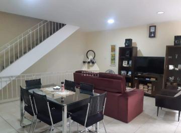 Casa · 260m² · 3 Quartos · Casa de rua à venda no Catete - 260 m², 3 quartos (1 suíte) com elevador