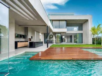Casa · 1000m² · 5 Quartos · 4 Vagas · Casa de Alto Padrão na Barra da Tijuca – 5 Suítes, 1000m², Piscina