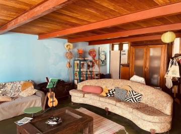 Casa · 61m² · 3 Quartos · 1 Vaga · Casa Triplex-3 quartos-3 banheiros-terraço- Santa Teresa.