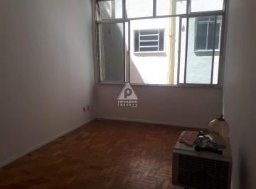 Apartamento · 79m² · 3 Quartos · 1 Vaga · Excelente imóvel de 79 m² com 3 quartos em rua tranquila e residencial