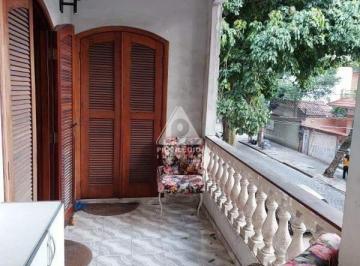Casa · 200m² · 7 Quartos · 4 Vagas · Privilégio vende ótima casa de rua com 2 pavimentos e terraço grande, 7 quartos, vaga para 4 carros,