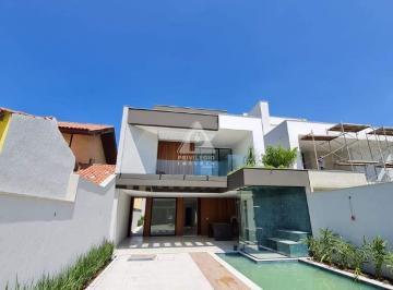 Casa · 450m² · 4 Quartos · 2 Vagas · Casa de condomínio com 4 suítes