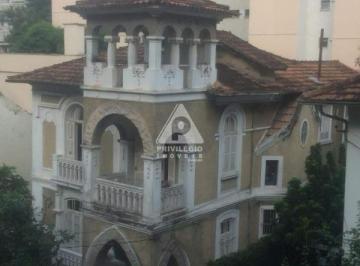 Casa · 500m² · 4 Quartos · 2 Vagas · Casa Centenária Essa residência quase centenária é um oásis de tranquilidade em Laranjeiras.