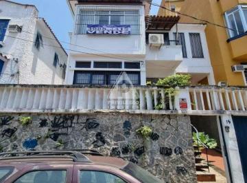Casa · 240m² · 4 Quartos · 4 Vagas · Privilégio Imóveis Vende com Exclusividade: Casa em localização privilegiada em Botafogo