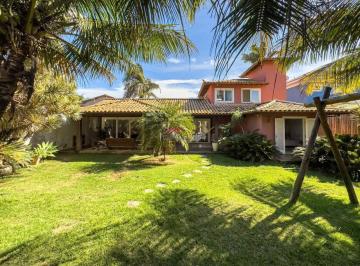 Casa · 250m² · 4 Quartos · 2 Vagas · Casa em Manguinhos com 4 suítes dentro de condomínio com infra completa