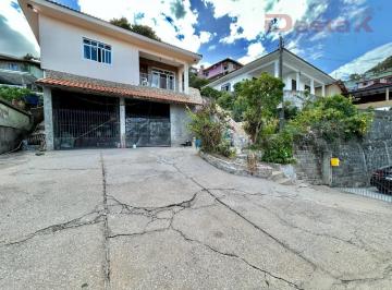 Casa · 250m² · 3 Quartos · 2 Vagas · Casa no bairro Prado - Biguaçu