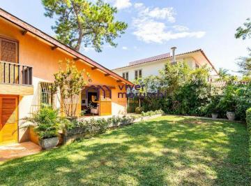 Casa · 250m² · 3 Quartos · 4 Vagas · Casa no Jardim Guedala