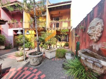 Casa · 220m² · 3 Quartos · 3 Vagas · Imóvel de 220m² em Condomínio e Localização Privilegiada