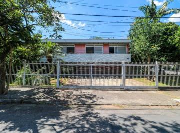 Casa · 466m² · 5 Quartos · 6 Vagas · Na melhor localização do bairro, rodeada por um jardim impecável e plano!