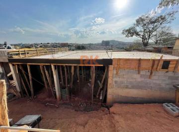 Casa · 240m² · 5 Quartos · 6 Vagas · Casa geminada à venda, 5 quartos, 2 suítes, 6 vagas, Cabral - Contagem/MG