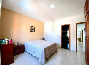 Casa · 420m² · 5 Quartos · 4 Vagas · Casa à venda, 5 quartos, 1 suíte, 4 vagas, Cabral - Contagem/MG