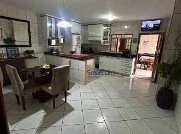 3462a9f7f76d161b0e9c31182dbf48050e00bf54 · Casa com 3 dormitórios à venda, 212 m² por R$ 680.000,00 - Vila Novo Horizonte - Goiânia/GO